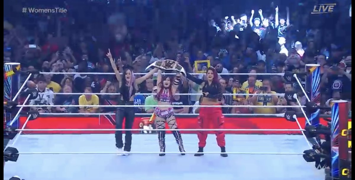 Dakota came out to celebrate Iyo’s win 😭😭😭 #SummerSlam