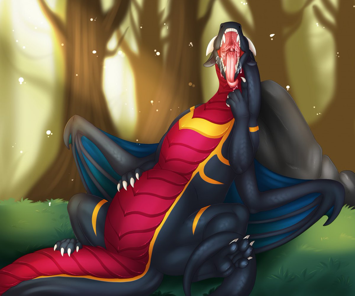 CharlaDragon's tweet photo. Hi everyone my snack ruby @JWIndominusRex feels safer I'm my belly I'm going to keep her in here https://t.co/HgVWrirKKY