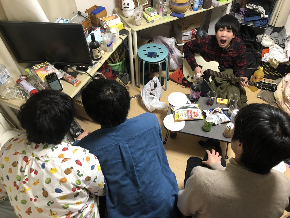 ZUKEDONPA's tweet photo. 【お知らせ①】
皆さん
お久しぶりです。

急なお知らせですが
ギターのfumioが今年4月をもって
脱退となりました。

理由としましては、
自分の夢を追うためとなっており
前向きな脱退となっております。

fumioにありがとう…
最高のギターリストでした。

また会おう…ふみおッッッ https://t.co/3hUX60SY2r