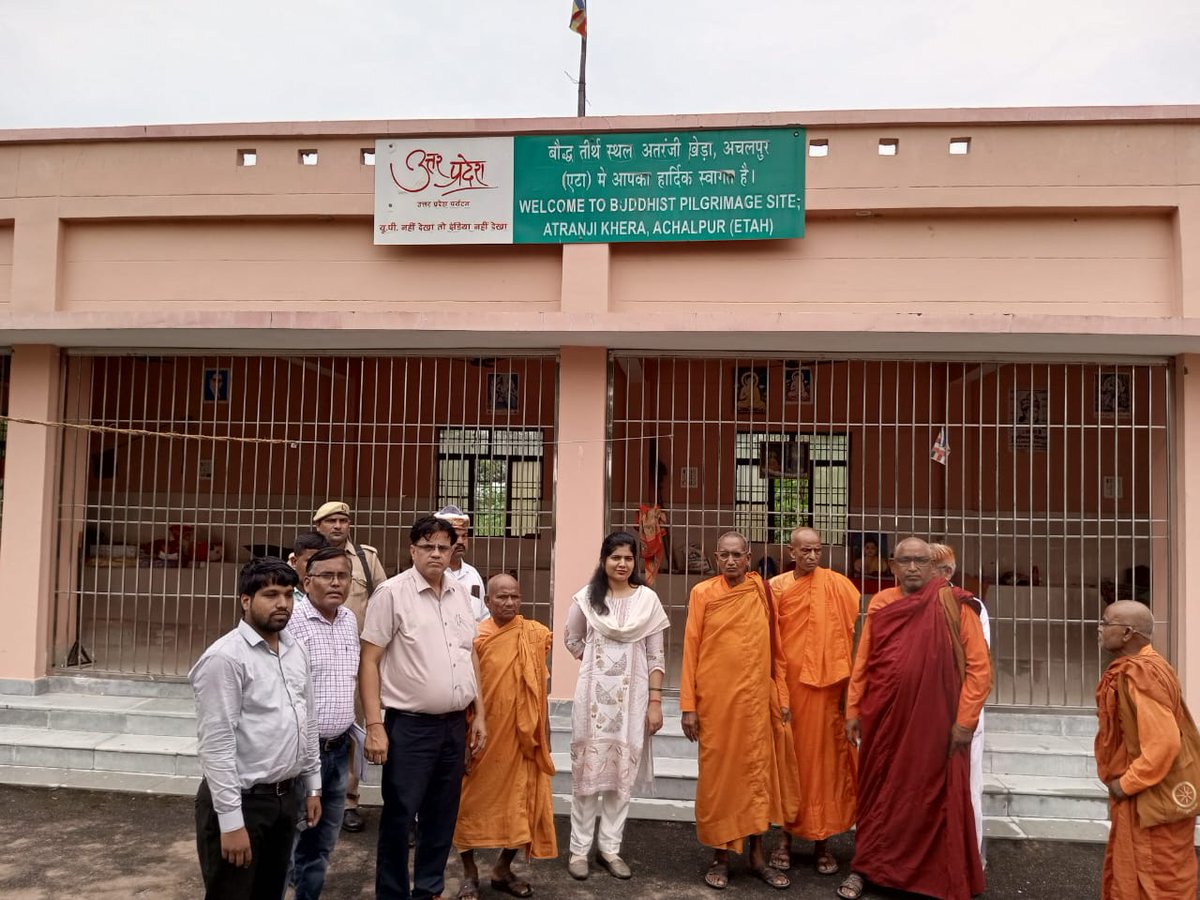 एसडीएम सदर एटा सुश्री भावना एवं सीओ सिटी के द्वारा गांव पंवास एवं लखमीपुर में पुलिस फोर्स के साथ फ्लैग मार्च कर ग्राम वासियों को कानून व्यवस्था एवं सुरक्षा का भरोसा दिलाया गया।एवं अतरंजीखेड़ा बौद्ध पिलग्राइमेज साइट का निरीक्षण कर महत्वपूर्ण निर्देश दिए।<a href="/dm_etah/">DM Etah</a>