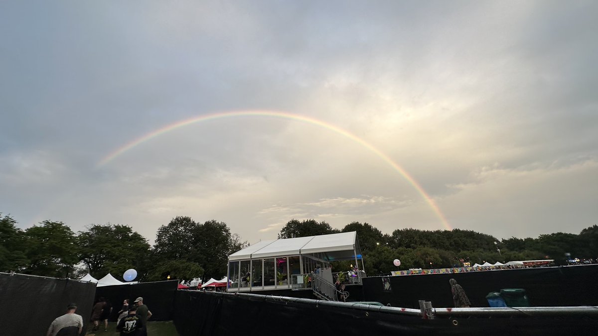 Massive rainbow over <a href="/lollapalooza/">Lollapalooza</a> 
#Chicago