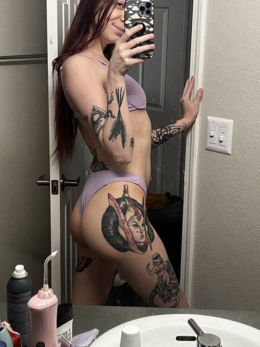 Late night poll!! Which to wear to the pool tomorrow?  Greeeeeen??? Or puuuurple?? 👀 https://t.co/Hw