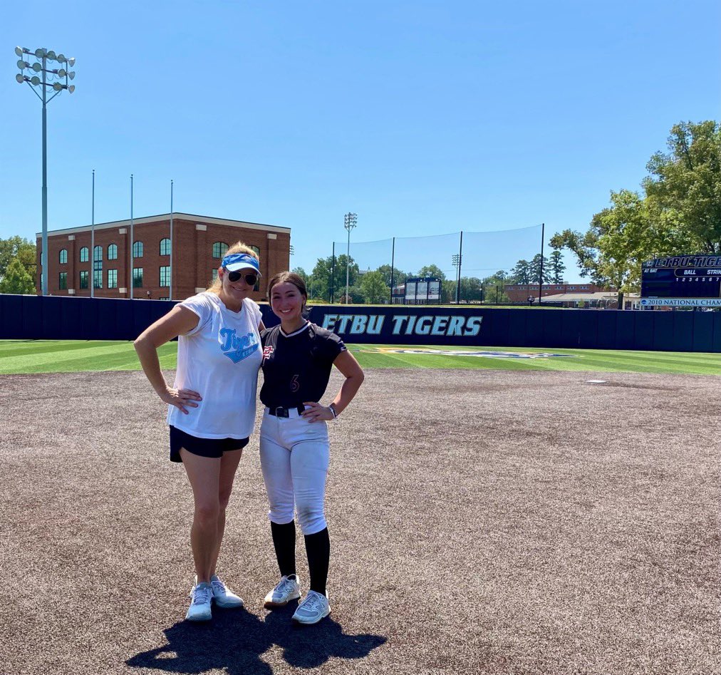 AleynaStJean's tweet photo. Gorgeous campus and amazing people! I loved my visit at ETBU! @JanaeShirley @ETBU_Softball https://t.co/6BZ2SkyHto