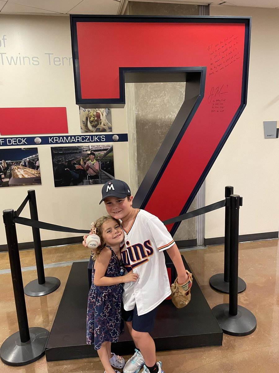 aetucker24's tweet photo. @dbremer_pxp made our night by giving our daughter a ball… and she was nice enough to share with her brother who is a huge @Twins fan https://t.co/92X4oyhx8P