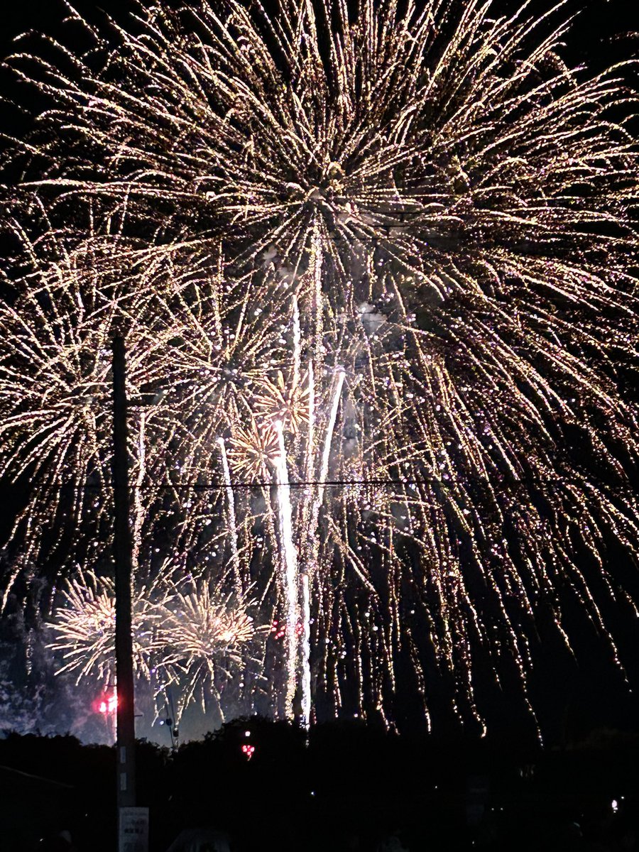 WDwiGlnRHt3gyFW's tweet photo. #40代 #NEXGIM #ダイエット
夜→49.9キロ
花火!
先週残業中に花火の音聞いて悲しかったと言ってたら連れて行ってくれた😌
田舎の小さな花火大会だけど充分に最高だった
夜に帰省した子どもがエアロバイク漕いだら全然運動してなくても私よりよっぽど速かった
若いだけで体力ってあるんだな https://t.co/cy2MJiFUe0