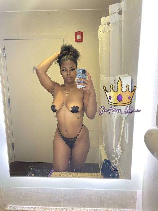 |𝐓𝐡𝐞 𝐁𝐨𝐨𝐭𝐲 𝐖𝐚𝐫𝐫𝐢𝐨𝐫| - 1 pic. You don't deserve this but I love to make you weak for me 😈 Find a way to make yourself useful to me or get lost LOSER 💜🖕🏾 https://t.co/6zYtgQ3sr3