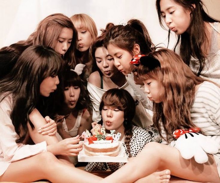 jessica_syjey89's tweet photo. Bukan nya gak mau ucapin tp lupa banget kemarin saking hectic nya..

Happy anniversary 16th years ayang ayang aku.. Semoga karir kita lancar trus sukses selalu walaupun jalan kita berbeda.. Sehat sehat selalu ciwi ciwi mahal kuuh.. @kiymtaeyeon @hwagtiff @Yurlikwon @aestesic https://t.co/6yLQBlE0tu
