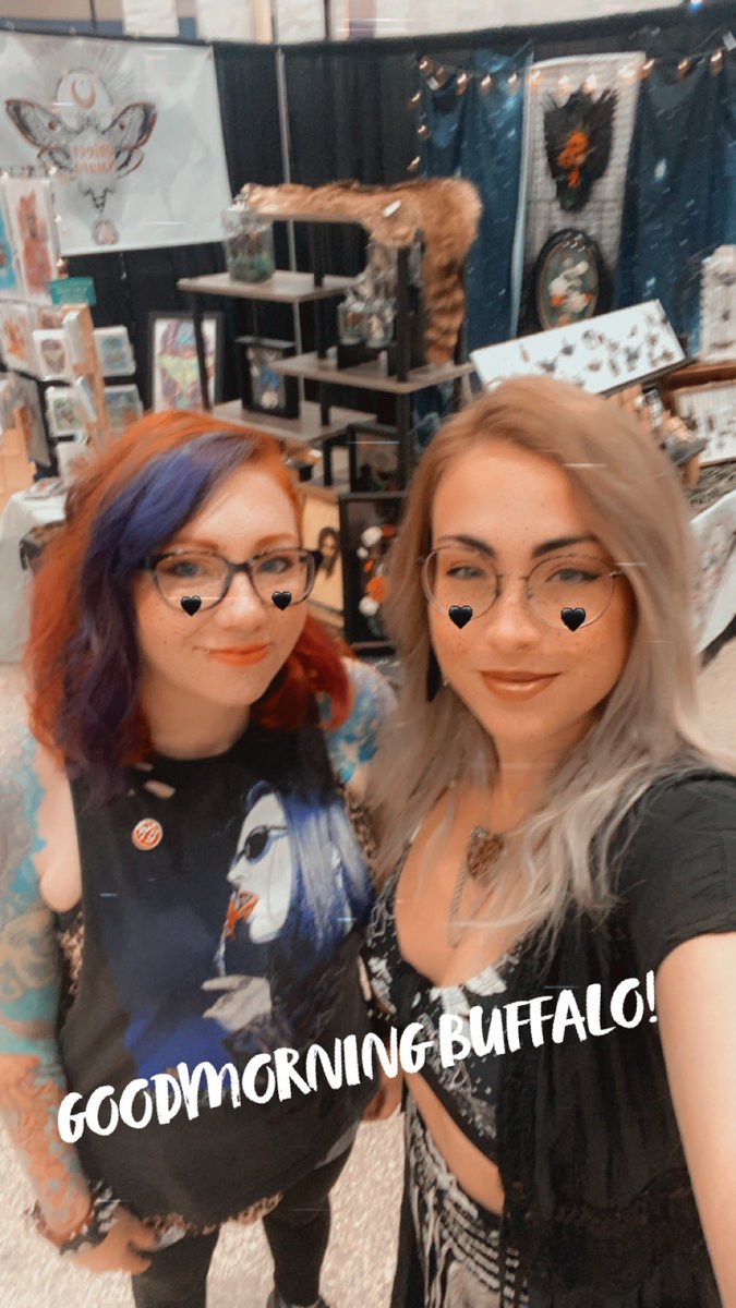 Lynxrite's tweet photo. Say 1 was a crazy success!! Met some VTubers, helped to nearly sell out of stock, I got to meet old friends and I am so ready for bed!! Hope to see some of you tomorrow!

#vtuberirl #curiositiesandoddities #Buffalo https://t.co/mdjikQck3T