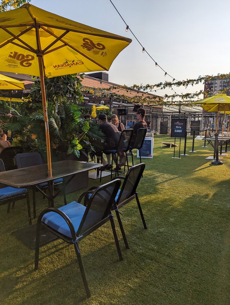 Ilivelearnteach's tweet photo. #meetmedowntown and check out the GRRRREAT outdoor rooftop patio of The Canadian Icehouse and The Banquet Bar!!! #yeg #cityofEdmonton https://t.co/xoh4JRK7rK