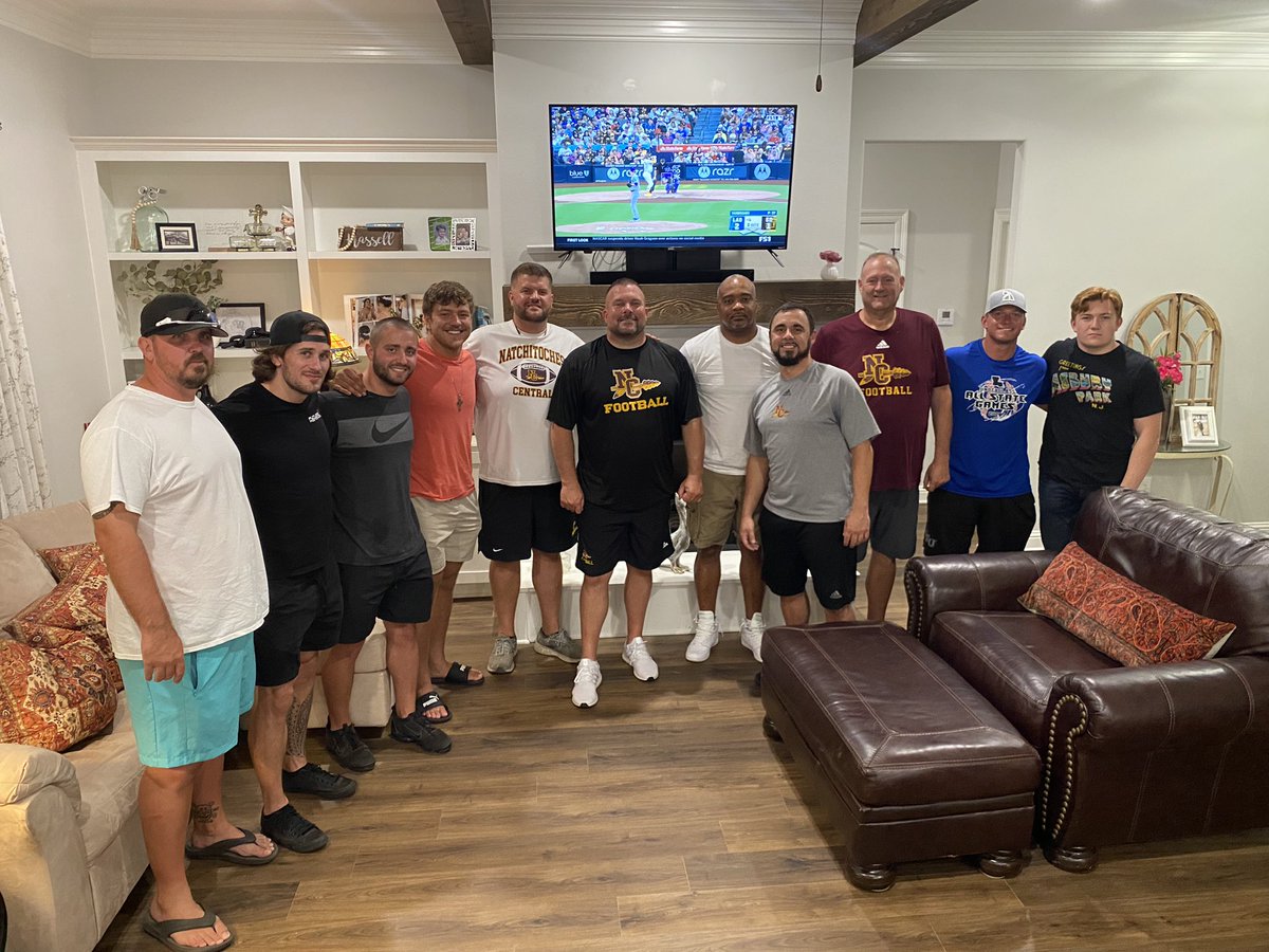 coach_jcurtis's tweet photo. Always great getting together with the staff on our annual Kickoff Cookout! I appreciate these guys more than they know! #YeahChief https://t.co/QqXY80YBjv