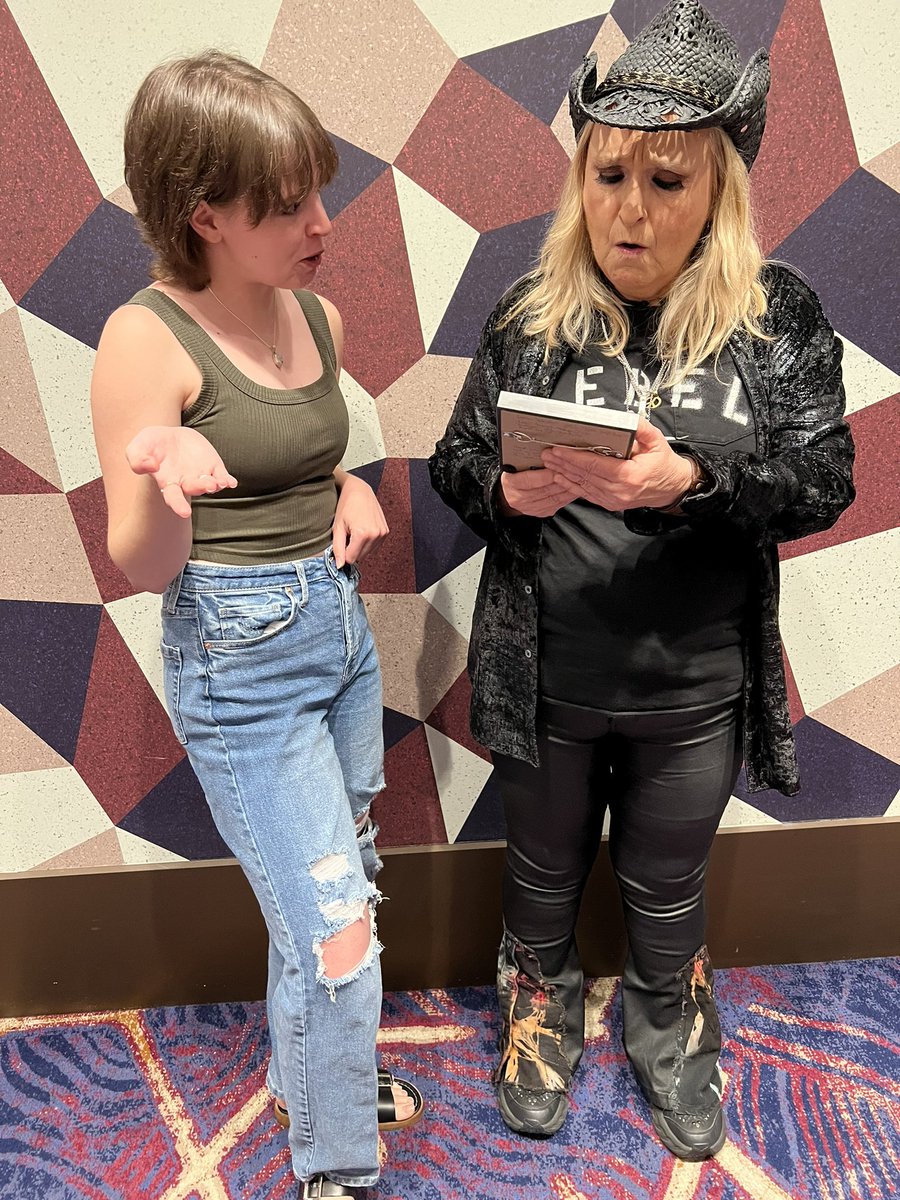 LorSchultz's tweet photo. @metheridge So incredibly grateful I was able to give my “Love Will Live” painting to @metheridge at a show last week. Thank you, Melissa, for creating art that healed my soul and helped me find my way back to creating art of my own again. Peace, Loran https://t.co/uDx7ffphRU