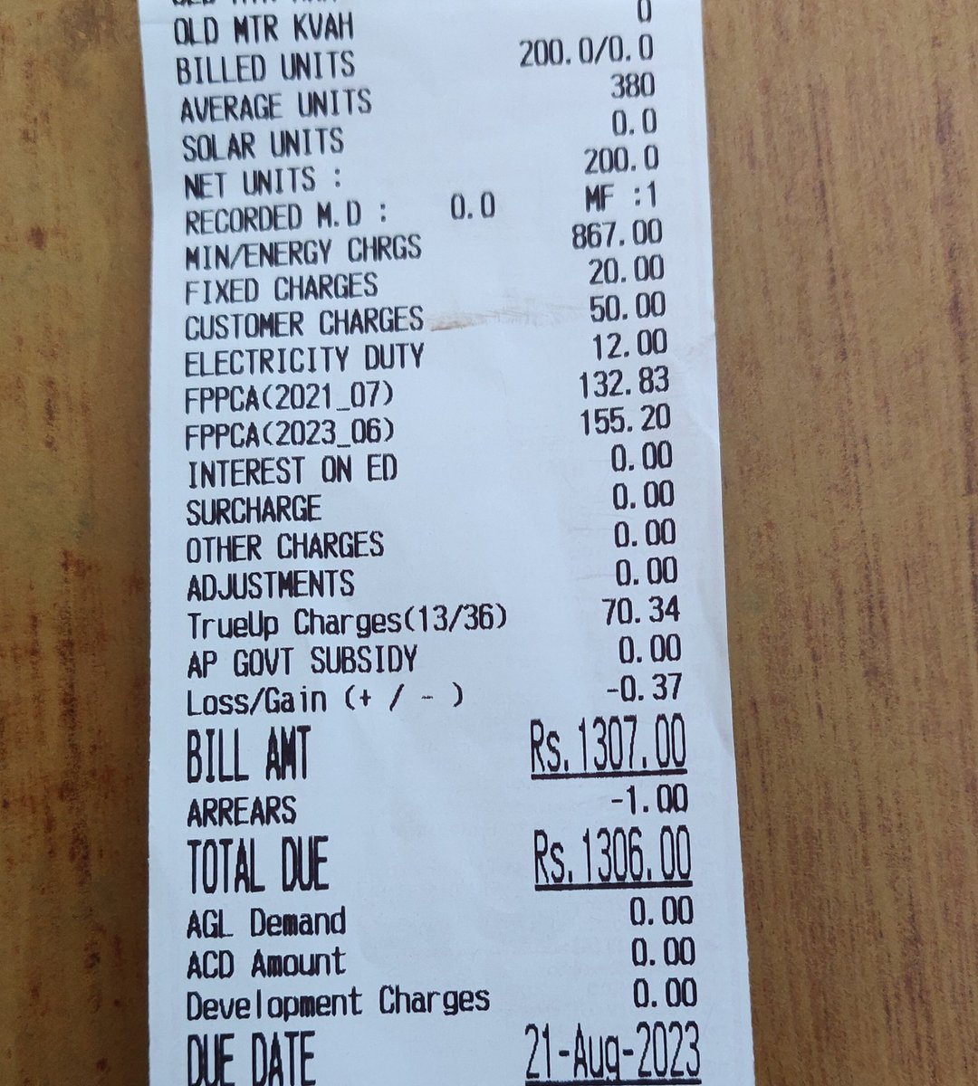 Raghavudu's tweet photo. June 2021 - 200 Units - 690 Rs
March 2023 - 189 Units - 953 Rs
July 2023 - 200 Units - 1307 Rs
Compared to 2021
Same Units but 89% ⬆️ in Bill
#YCPCurrentShockToAP
Actual Charge - 867 Rs
Extra Charges - 440 Rs
440 is 51% of Actual Charge
Unit Price & Extra Charges ⬆️ https://t.co/qT22hVRU9s
