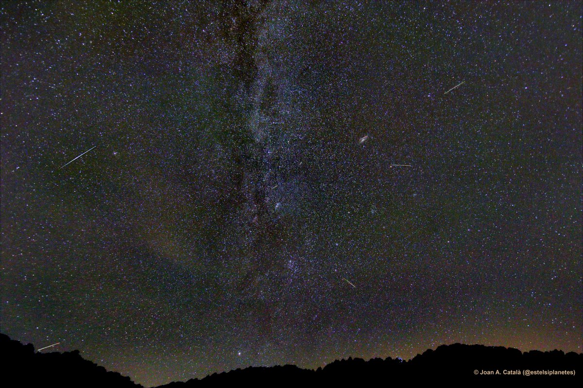 Arriben els Perseids!
Les Llàgrimes de Sant Llorenç tenen el màxim d'activitat previst les nits del 12 i 13.
I enguany sense Lluna! (només un 10% il·luminada i sortirà a últimes hores de la matinada). Ideal!

Aquí van les meves recomanacions:
1. Allunyar-se dels nuclis urbans
2.