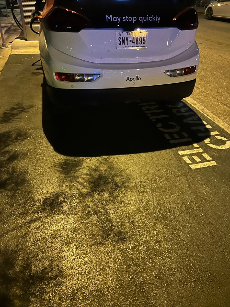 shaheenAustin's tweet photo. @Cruise using 3 more over at this station. Yall are abusing the fast charging infrastructure @austinenergy @ChargePointnet https://t.co/7K8Uvyw5vw