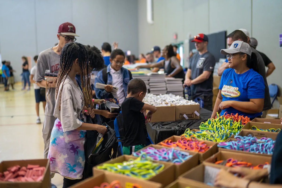 WhitneyCCPR's tweet photo. Whitney’s 2nd annual collaboration with @amazon was a huge success today! Thank you to everyone involved today! Which included @amazon, @CommishJGibson, and @LVMPDSEAC. #WeAreWhitney #SaturdayBeforeSchool https://t.co/p9eIMIP0jN