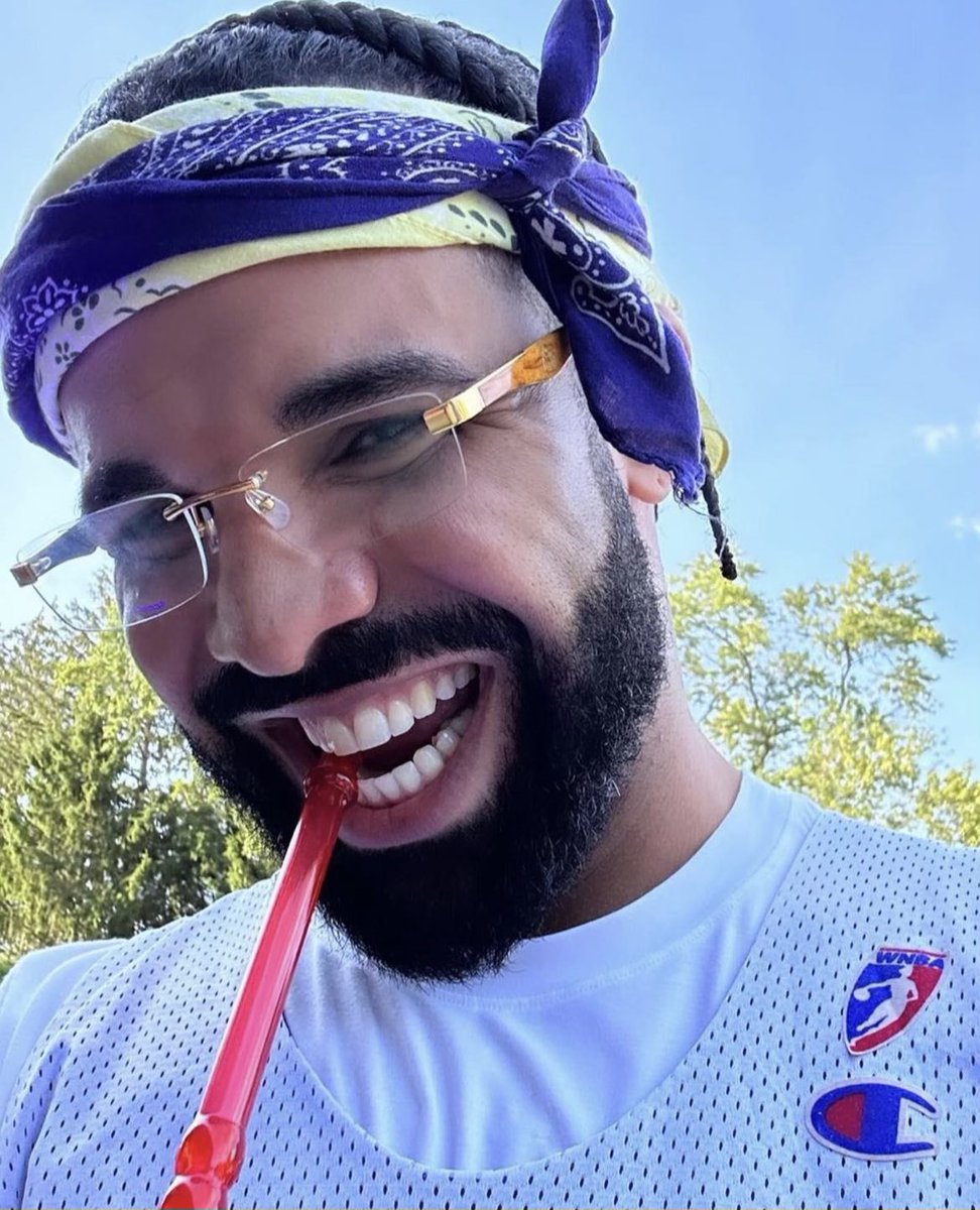 DailyLoud's tweet photo. Drake shares a new selfie 📸 https://t.co/l057wFtiNm