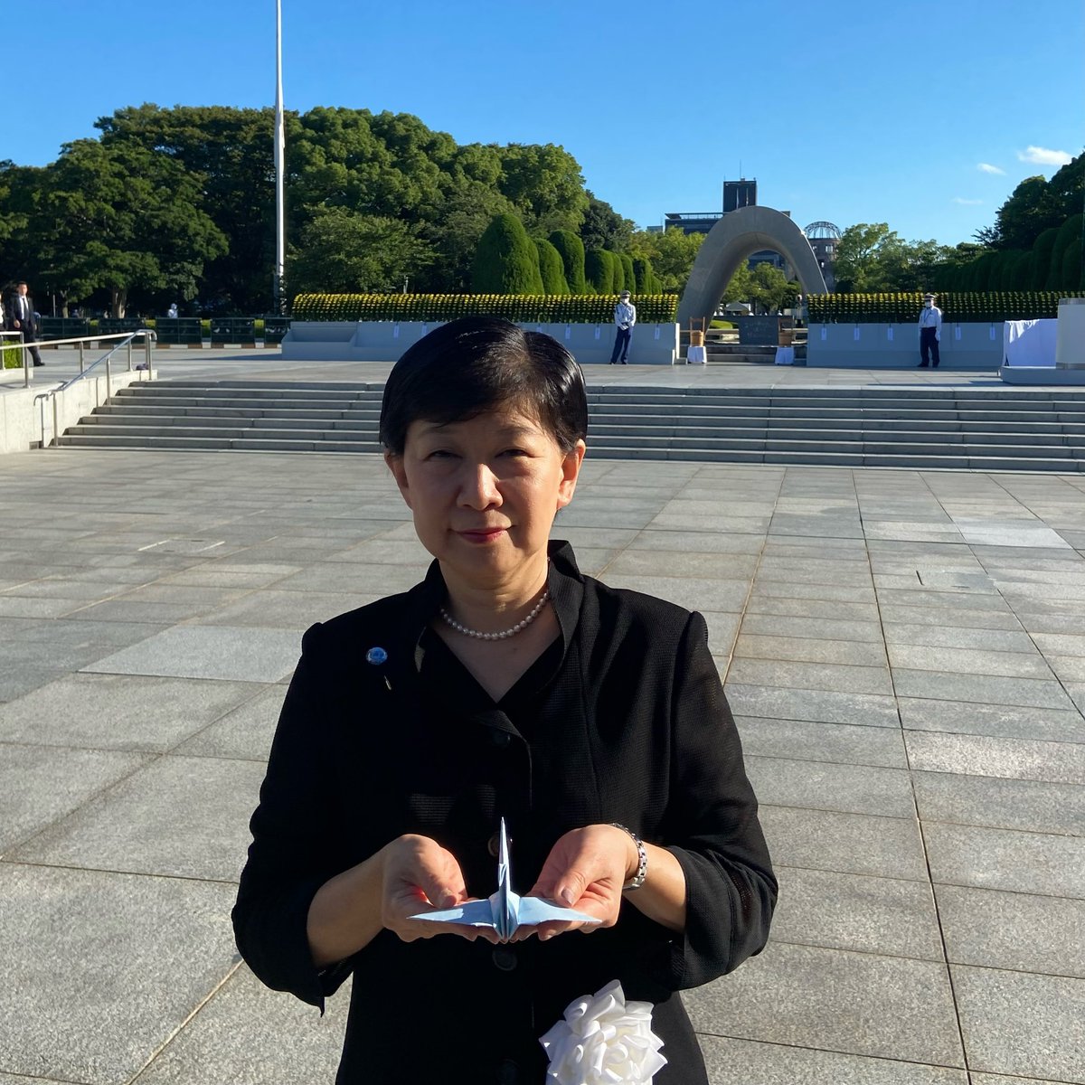 This morning, I was again at Hiroshima Peace Memorial Ceremony to remember and honor victims & brave Hibakusha, and to reconfirm UN’s commitment to a world free of nuclear weapons.

@UN will not rest until the nuclear shadow has been lifted once and for all.

#CranesForOurFuture