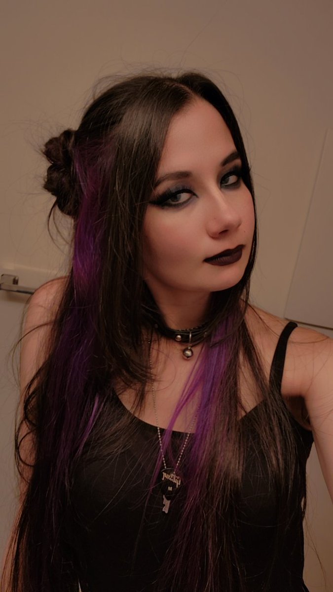 fallenbeyond's tweet photo. Bathroom #selfie
.
#spacebuns #altgirl https://t.co/aIrP5W262M