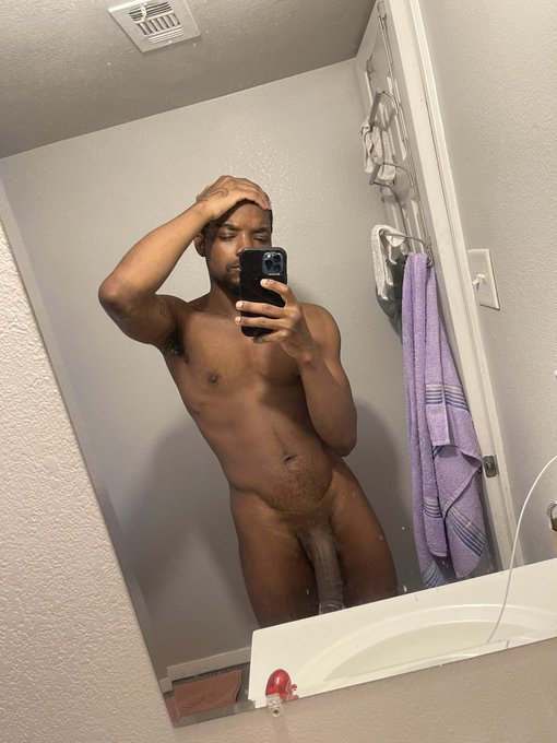 Time to shower 🚿🚿 https://t.co/Nn5J41zpKs<a href="/tag/throwback"class="tags"><span>#throwback</span></a><a href="/tag/presidentlee"class="tags"><span>#presidentlee</span></a>