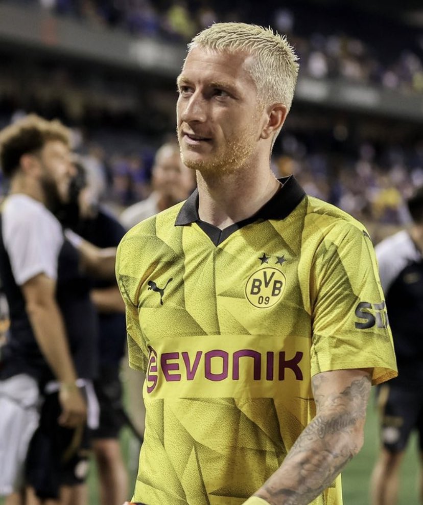 Reusworld11's tweet photo. وسط بروسيا دورتموند سيكون مكوّن من الثنائي ( براندت - سابيرتز) !!!!!

- @SPORTBILD 

الاعب الاكثر مساهمة لبوروسيا دورتموند في الفترة التحضيرية لن يكون متواجد كلاعب اساسي في خطط بروسيا دورتموند بداية الموسم 😂😂😂 https://t.co/ctO3DplTAQ