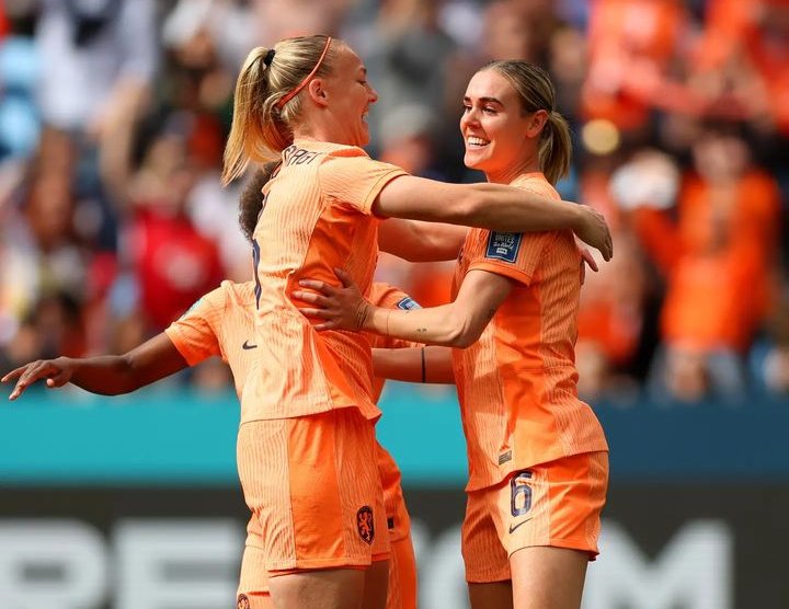 _Zeroazero's tweet photo. #FIFAWomensWorldCup2023: nel terzo degli #Ottavi di Finale, #PaesiBassi 🇳🇱-#Sudafrica 🇿🇦 termina 2-0. Decidono un colpo di testa di #Roord, e una papera di #Swart su tiro di #Beerensteyn. Le #olandesi affronteranno la #Spagna ai #Quarti
@Sebastiano_M64
Ph: IG Fifawomensworldcup https://t.co/TUwz8Yy1M4