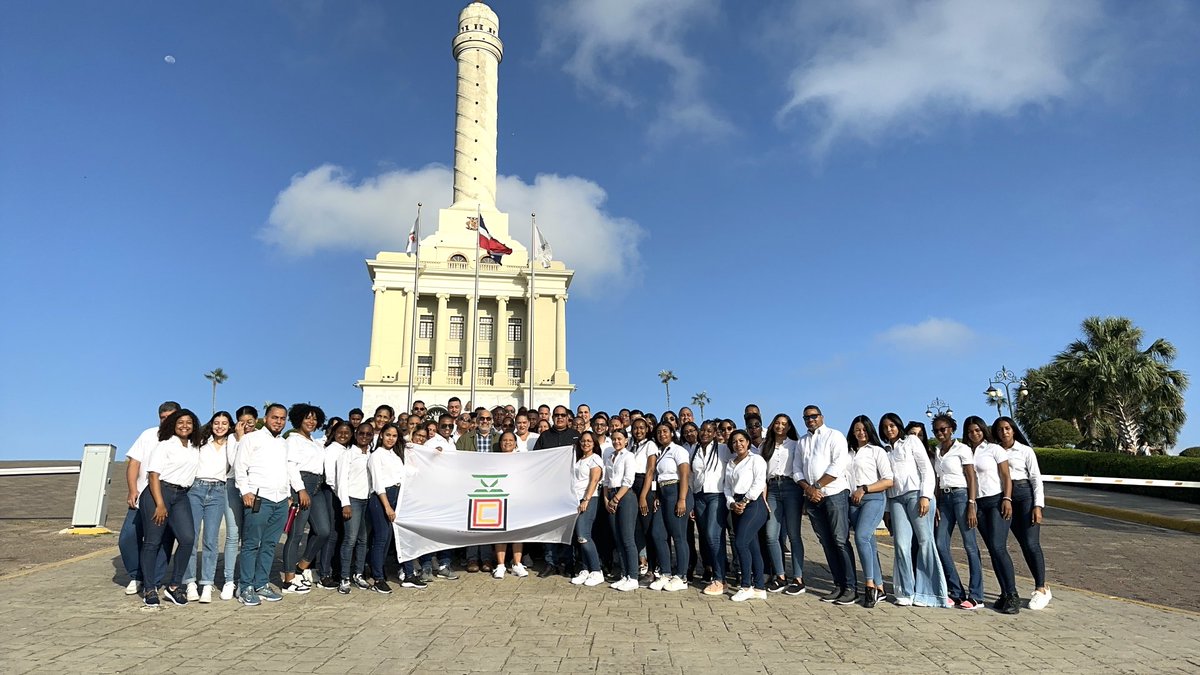 ElicFernandez's tweet photo. Participando en el recorrido por la Frontera Dominicana organizado por la Escuela de Relaciones Internacionales de Unicaribe. #UniCaribeRRII #TourDeLaRestauracion  #DiplomaciaProactiva @mberiguete @ElicFernandez @UnicaribeOnline https://t.co/h0E4hAhKHX