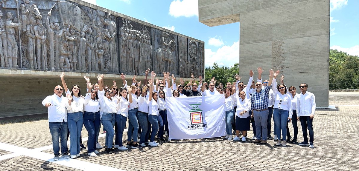 ElicFernandez's tweet photo. Participando en el recorrido por la Frontera Dominicana organizado por la Escuela de Relaciones Internacionales de Unicaribe. #UniCaribeRRII #TourDeLaRestauracion  #DiplomaciaProactiva @mberiguete @ElicFernandez @UnicaribeOnline https://t.co/h0E4hAhKHX