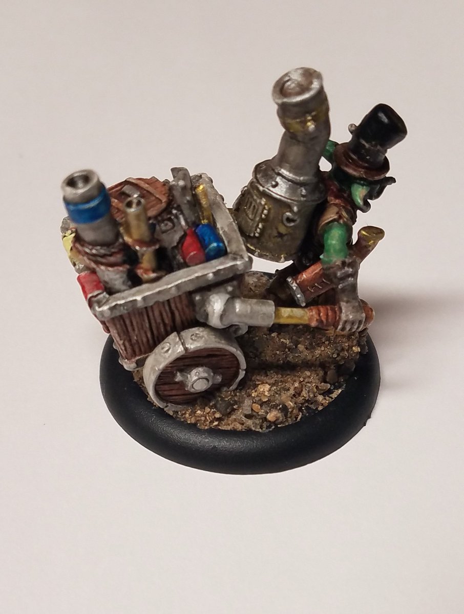TishToshTesh's tweet image. Finished my #Warmachine #Hordes Gobber Tinker.  Figured that I should finish the Tinker first, on principle.
