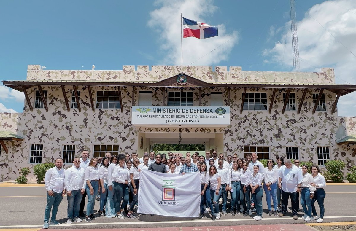 ElicFernandez's tweet photo. Participando en el recorrido por la Frontera Dominicana organizado por la Escuela de Relaciones Internacionales de Unicaribe. #UniCaribeRRII #TourDeLaRestauracion  #DiplomaciaProactiva @mberiguete @ElicFernandez @UnicaribeOnline https://t.co/h0E4hAhKHX