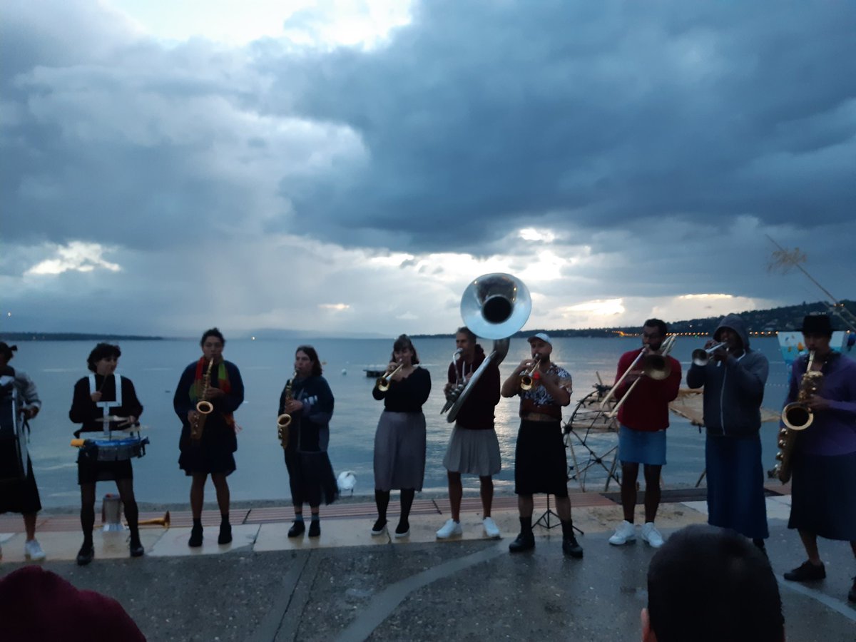 yjaegle's tweet photo. Unique #LesAubes. "J'espère qu'on va vous faire danser". 6h08 et la pluie vient de cesser et c'est beau d'être réveillé et d'écouter ces cuivres. https://t.co/6z9wYpbgwD