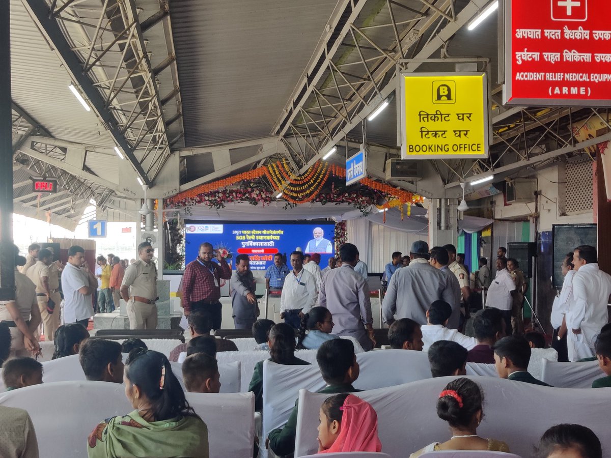Welcome to Parli vaijnath station.Arrangement made by south central railways as a part of Amrit Bharat Station Scheme.
#AmritBharatStations #IndianRailways <a href="/drmsecunderabad/">DRM Secunderabad</a> <a href="/SCRailwayIndia/">South Central Railway</a>