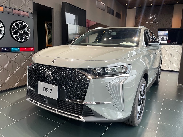 DsStoreShiga's tweet image. Bonjour.

【NEW DS7 OPERA PureTech】
ボディカラーは「グリラケ」
こちらのカラーはグレーのお色味で、大人びたクールな印象を与えます。

現在DSstore滋賀にて展示中となっております！
是非一度ご覧くださいませ♪

#DSstore #DSstore滋賀