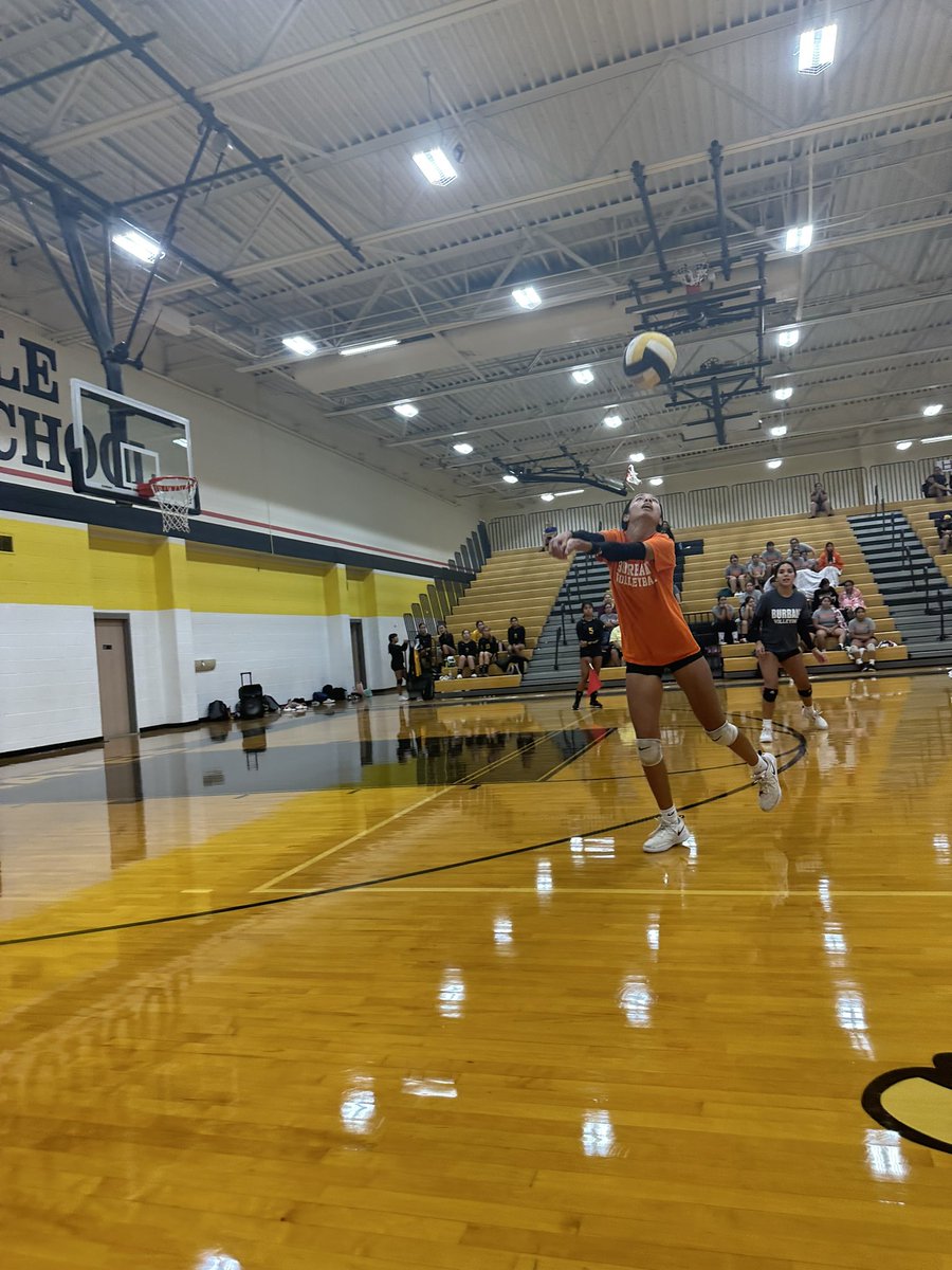 BurbankAthleti1's tweet image. Bulldogs first road trip to scrimmage in Lytle. Great day for the Bulldogs! Working, learning and playing as a team! Go Bulldogs!🧡🐾🏐 Woohoo!
