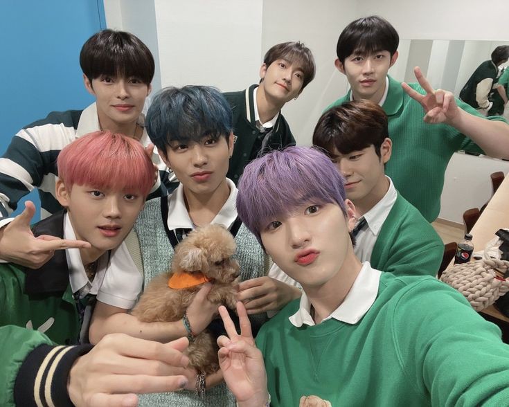 chimline_'s tweet photo. i missed my ot7 babies :') https://t.co/6LL73v5844