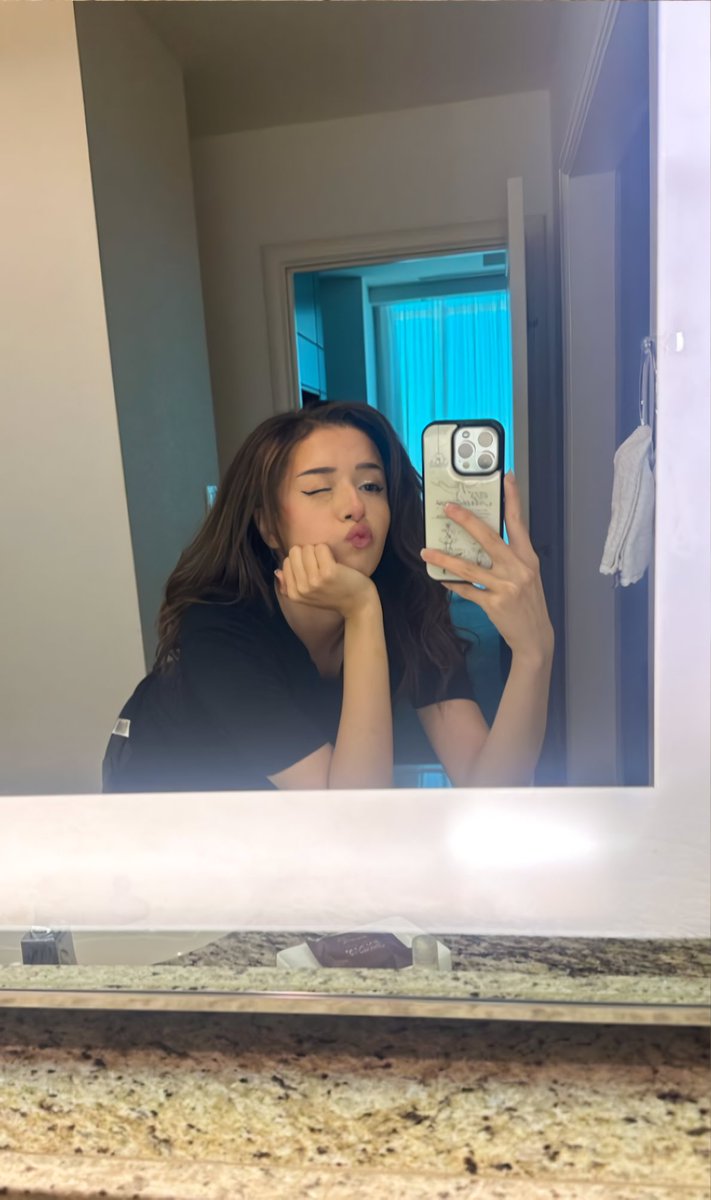 PlayboiPoki's tweet photo. 💙 https://t.co/RldWx789Wo
