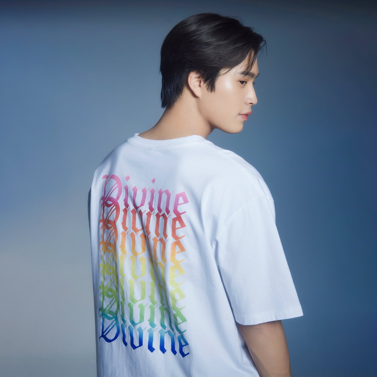 DIVINEByGemini's tweet image. Game On Collection 

‘ Oversize T-Shirt ’
Size : S / M / L / XL
Colour : Black / White

-

‘ Track Pants ’
Size : M / L
Colour : Black

Available at Line Shopping : DIVINE Official
📍shop.line.me/@divineofficial

#DivineOfficial
#DivinebyGemini
#Gemini_NT