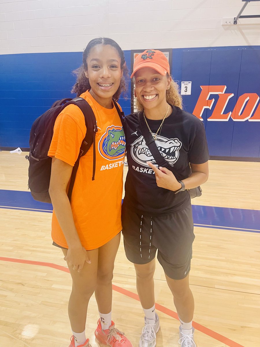 ⁦@ZoraGeiger07⁩ and ⁦@CoachAugustin⁩ balling in the Swamp! I said …It’s great to be a Florida Gator even for a day! ❤️+🏀