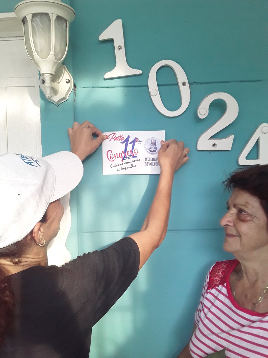 IslaFmc8594's tweet photo. Siempre es muy gratificante intercambiar con #MujeresEnRevolución cómo Caridad Guillama,  quién con su dulzura y sencillez, cultiva cada pedacito de patio que le rodea. #FMC #FMCIsla Cubanas  #VencedorasDeImposibles aportando a su autoabastecimiento familiar en #IslaDeLaJuventud https://t.co/feFUgwwQH7
