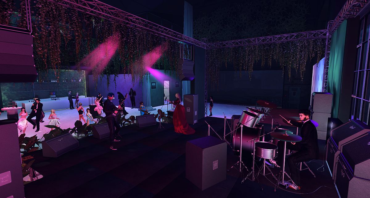 LauriMayfair's tweet image. Great to see the band back together again! @AfterTheFallCD truly delivered at @CD_Euphoria for the Sneakers Ball, with @justcallmerizzo on lead and @LegendSketch on drums, with guest @Glenncrux on bass! Magnificent! 💋