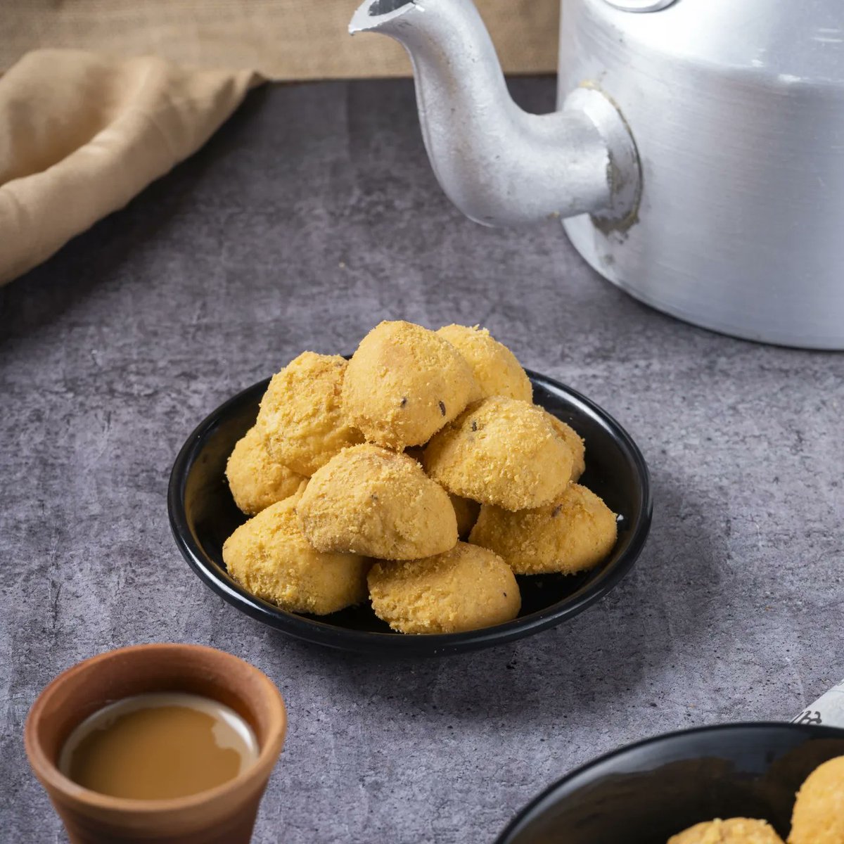 Breadking9's tweet photo. Chai🤝Surati farmas(Makhniya)

Farmas are originally frm Surat. They taste like buttry-namkeen, which perfectly fits with chai but more. Farmas bring fiery sweetness into ur eday life. Indulge in some pure ghee Surati Batasa that will instantly add some pleasantness to your life. https://t.co/uoxiwdaDlI