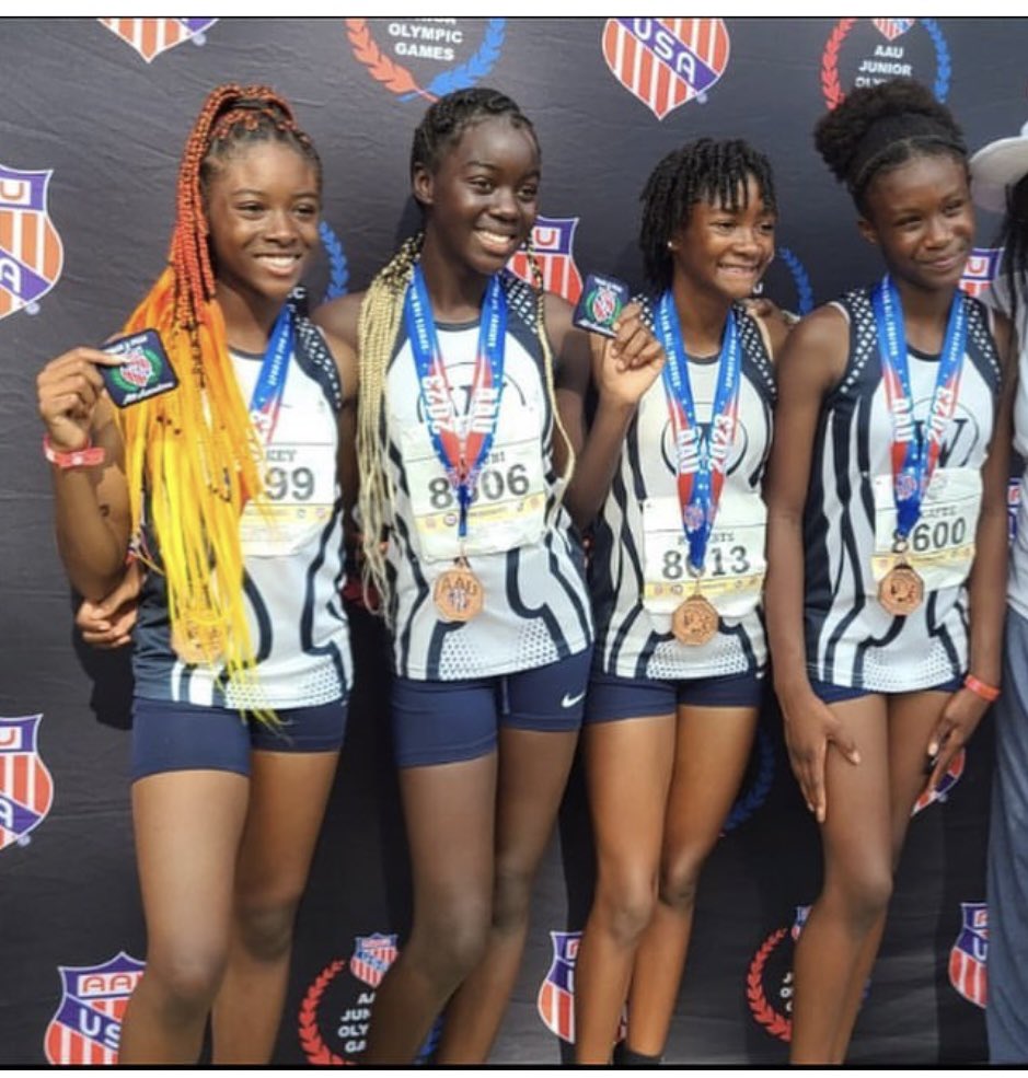 SharkTrackSCHS's tweet photo. What a season it has been for the following All-American 🦈🦈🦈 at the AAU Junior Olympic Games this past week:
@reneeetiffanyy @nia_parks_5 @madysont_2024 @LailahHudson @BriaaDegray  @D1Hop1 @JackWKevin Dorian Howard, Samantha Cravin, Andia Smith, and Steffany Mugubi. PROUD! https://t.co/nA1cTGxrXj