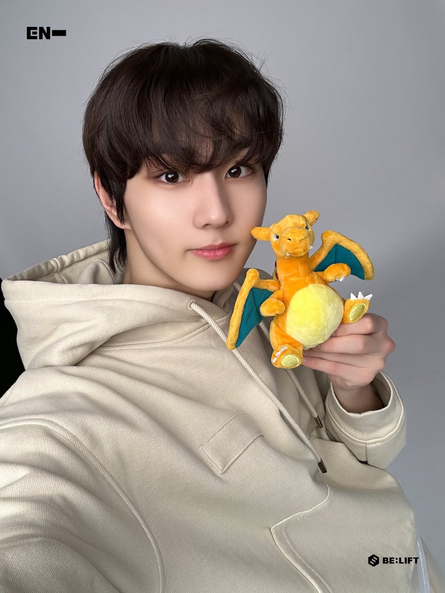 Jughwon's tweet image. Rwaa rwaa rwaa. (Trans: Let’s go August)