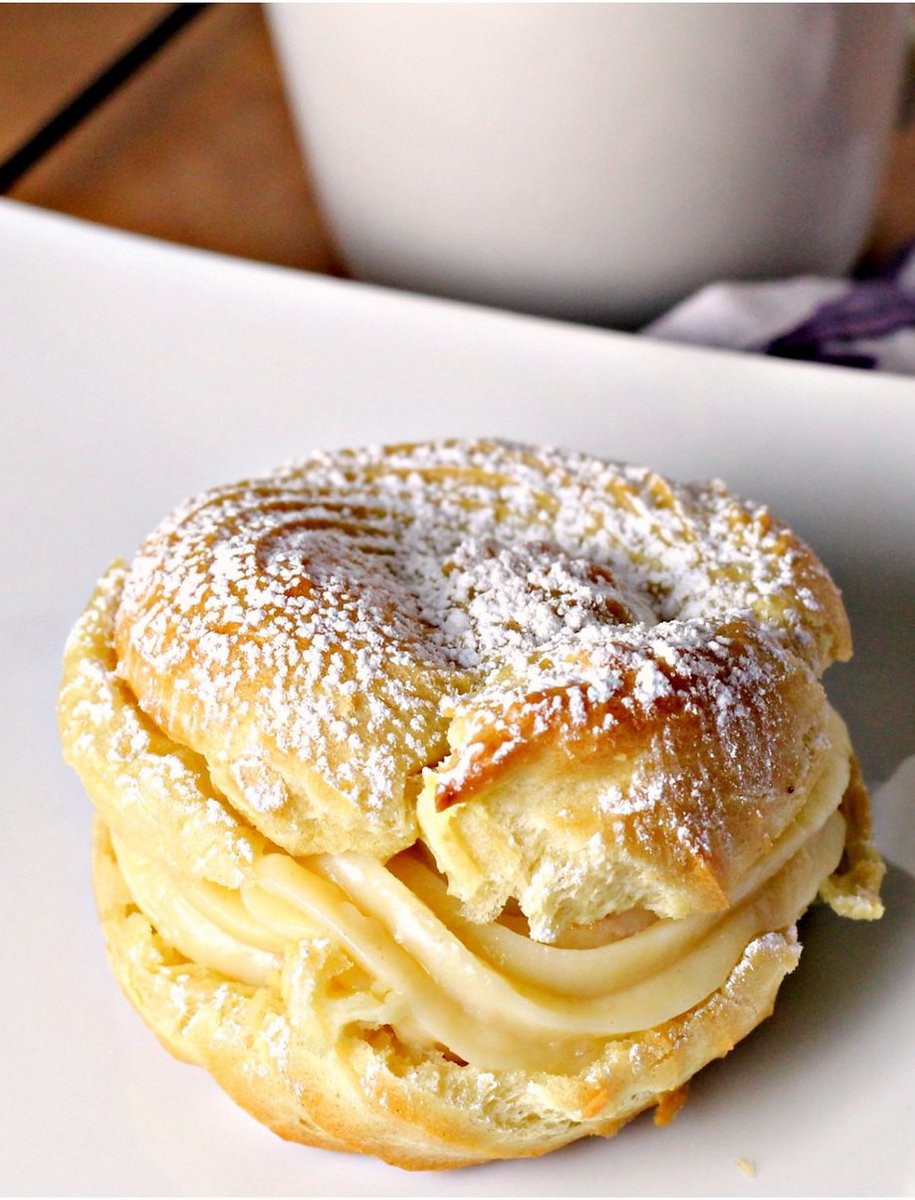 Good Morning Twi... sorry X Family 😅

Italian Cream Puffs with Custard Filling