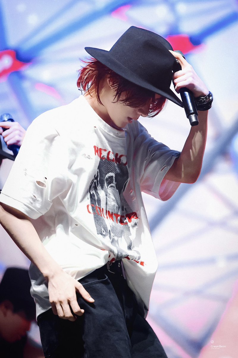 txtdom's tweet photo. THIS PICTURE OF BEOMGYU?!?

#TXTPALOOZA https://t.co/r0Gx6bP6ub