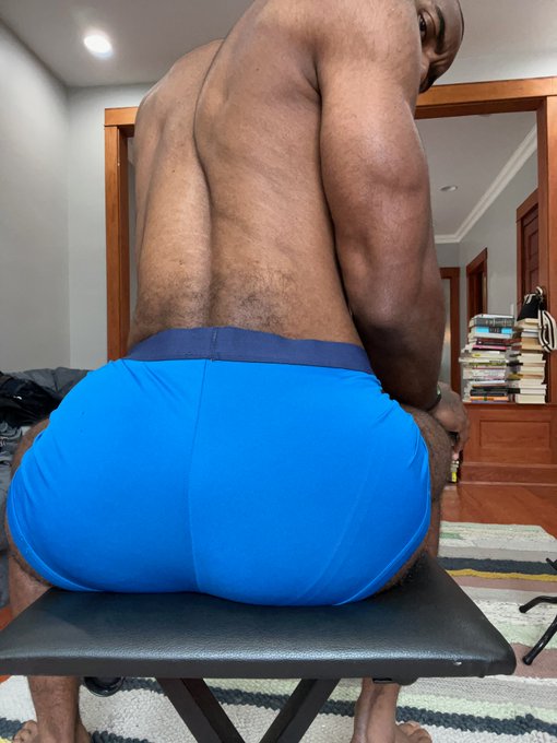 I better look back and see that tongue out and ready 👅 https://t.co/XtwHhRWaIC<a href="/tag/mvsales"class="tags"><span>#mvsales</span></a>