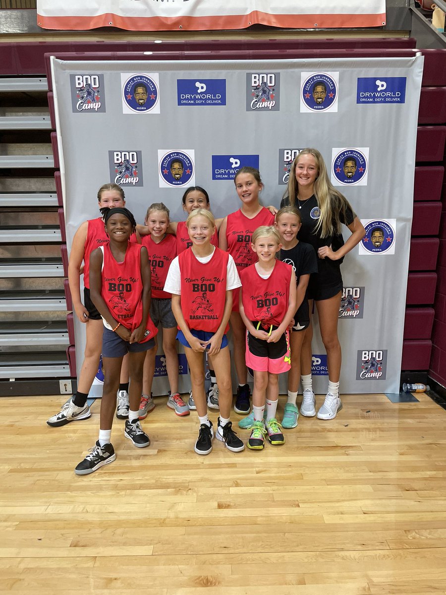 ChloeEeten's tweet photo. Always a great time at boo camp! Such an awesome opportunity to coach these little girls! Thank you @BooCurley https://t.co/Y5G5VxQjOr