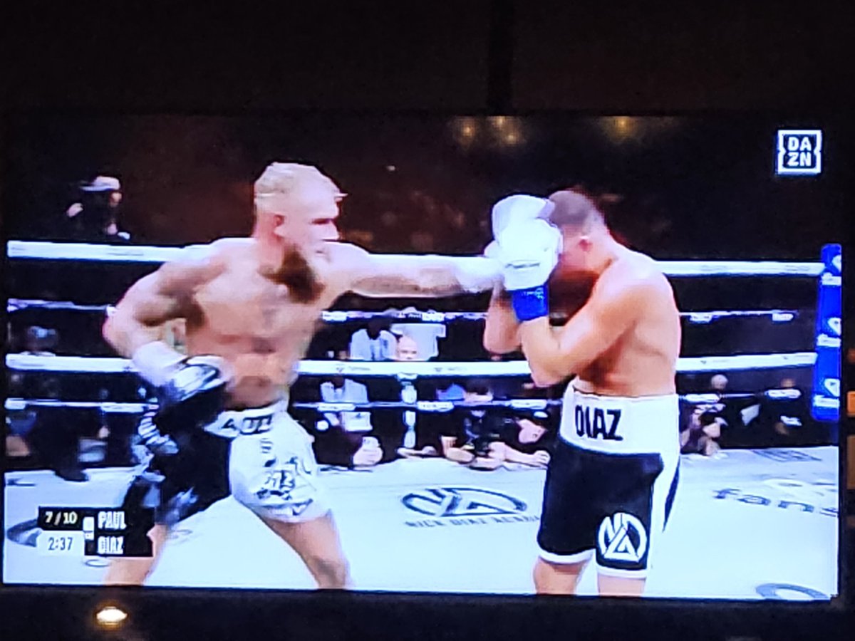 kallyone's tweet image. Outside the club right now, watching two drunks fight. #PaulDiaz @LoganPaul @NateDiaz209