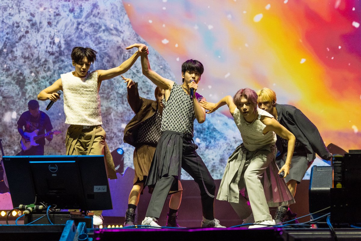 TylerLaRiviere's tweet photo. Tomorrow X Together performs on the Bud Light stage at Lollapalooza, Saturday, Aug. 6, 2023. This is the first time a K-Pop band has headlined at Lollapalooza. | Tyler Pasciak LaRiviere/Sun-Times https://t.co/u7YJGbg0CU