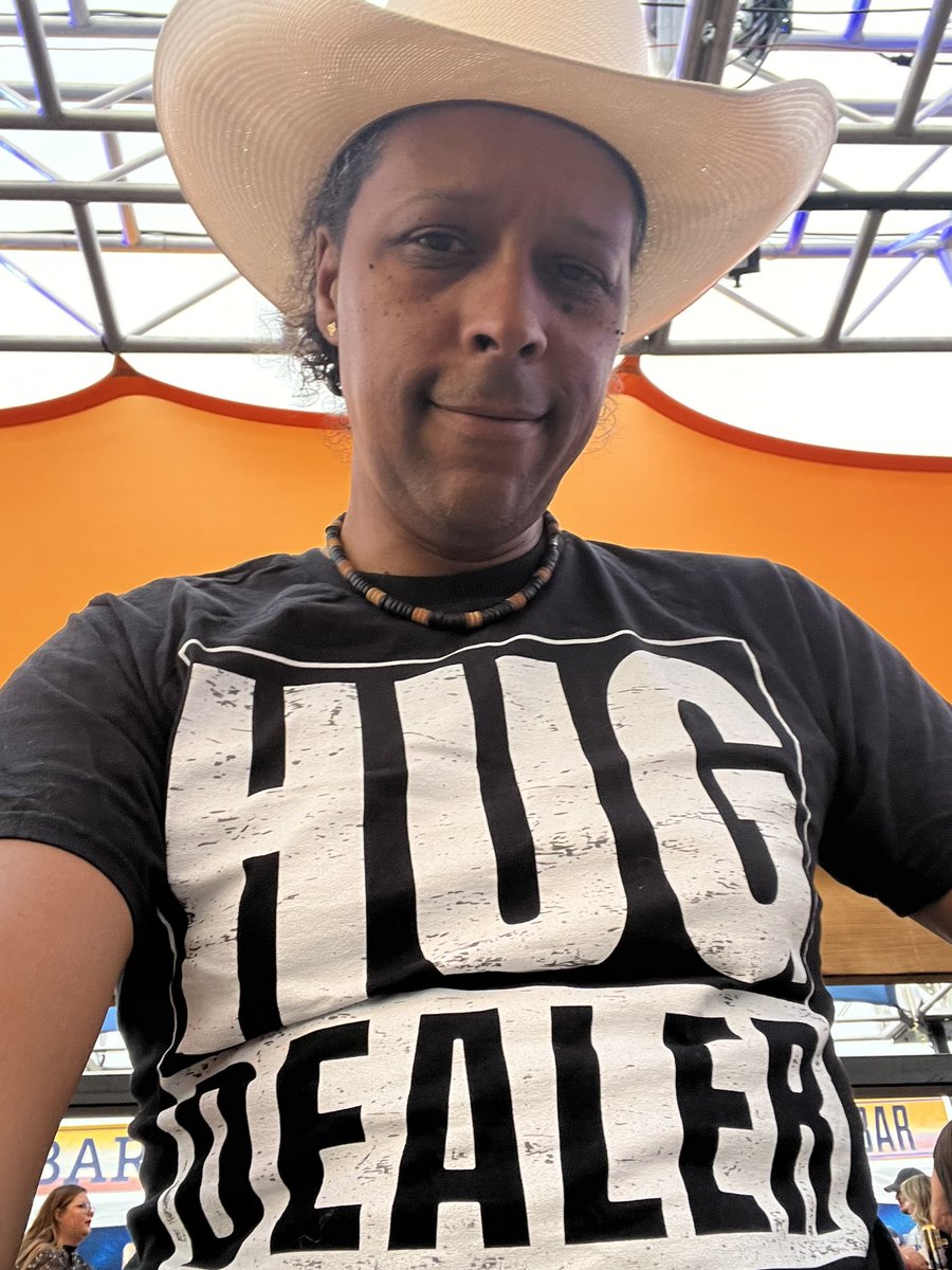 iamwanzjr's tweet photo. Watershed #hugdealer day 2 https://t.co/0AncQcvw5W