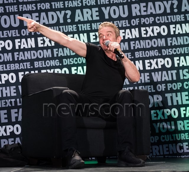 jamie_marsters's tweet photo. Pics of the Day: @JamesMarstersOf showing off his range... at @FANEXPOPhilly 2022
#JamesMarsters #FANEXPOPhilly #FANEXPOPhiladelphia #ThatRangeThough #Goober #To #EpicGoober #Goofy #To #Goofiest #HeHasSomeFunAtTheseQ&As #AsAResultSoDoWe https://t.co/JZkl7eUK7B